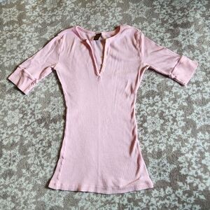 💌SOLD💌 Y2K Copper Key Pink Henley